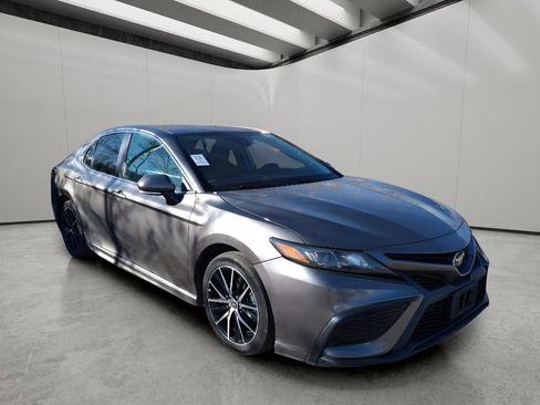 Used 2023 Toyota Camry SE image 15