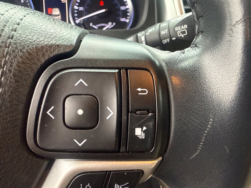 Used 2019 Toyota Highlander Limited FWD image 23