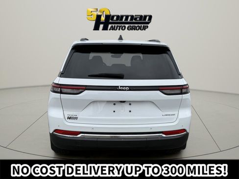 Used 2023 Jeep Grand Cherokee Laredo w/ Luxury Tech Group I AWD/4WD image 4