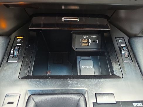 Used 2021 Lexus GX 460 Luxury w/ Accessory Package AWD/4WD image 26