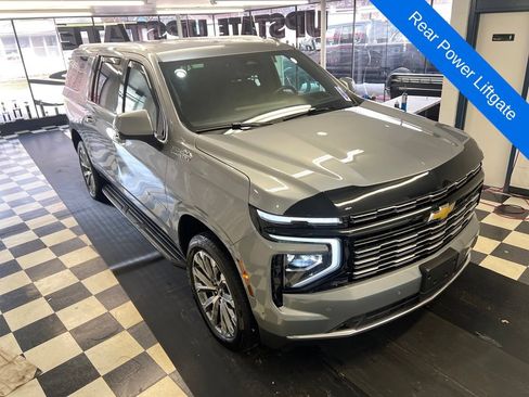 Used 2025 Chevrolet Suburban High Country AWD/4WD image 19