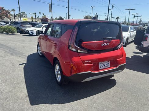 Used 2023 Kia Soul LX w/ LX Technology Package FWD image 17