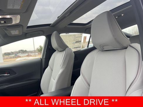 Used 2025 Toyota Prius XLE image 3