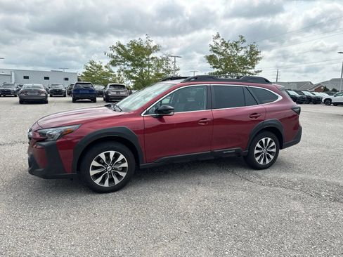 Certified 2025 Subaru Outback Limited AWD/4WD image 1