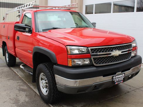 Used 2005 Chevrolet Silverado 3500 4x4 Regular Cab image 4