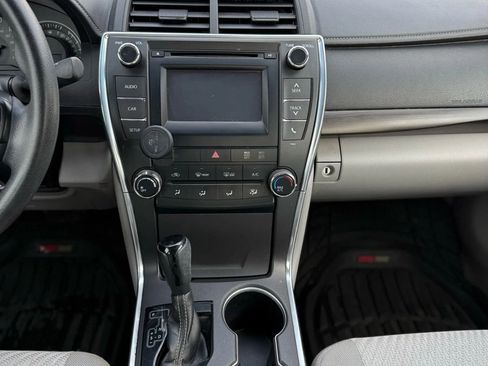 Used 2015 Toyota Camry LE FWD image 19