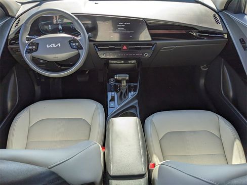 Certified 2025 Kia Niro EX image 15