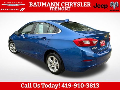 Used 2017 Chevrolet Cruze LT FWD image 4