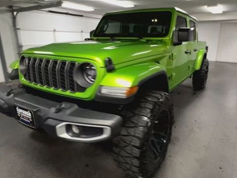 Used 2025 Jeep Gladiator Sport AWD/4WD image 4