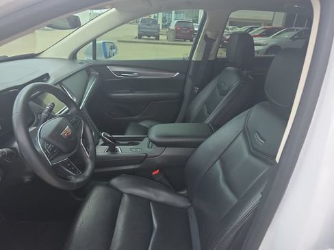 Used 2017 Cadillac XT5 Premium Luxury w/ Advanced Security Package FWD image 9