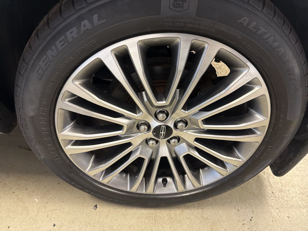Used 2016 Lincoln MKX Reserve w/ Luxury Package FWD image 34
