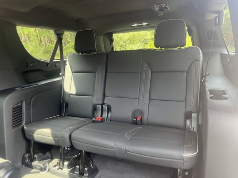 New 2025 Chevrolet Suburban Premier image 32