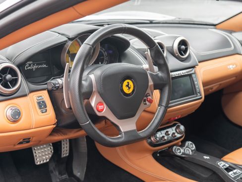 Used 2012 Ferrari California RWD image 13