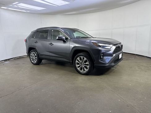 Used 2022 Toyota RAV4 XLE Premium AWD/4WD image 3