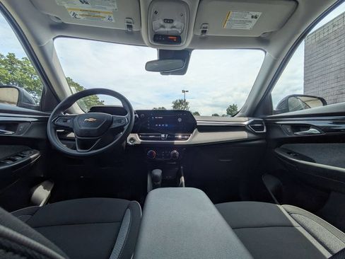 Used 2025 Chevrolet TrailBlazer LT AWD/4WD image 25