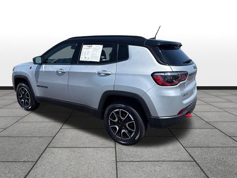Used 2025 Jeep Compass Trailhawk AWD/4WD image 3