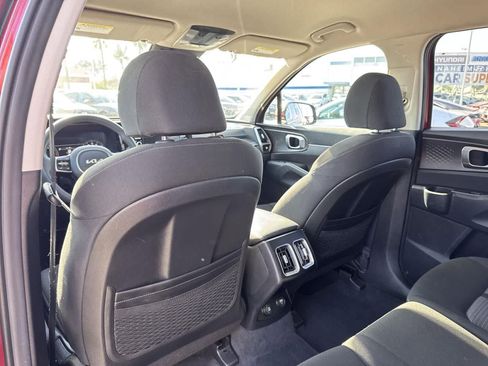 Used 2023 Kia Sorento LX image 17