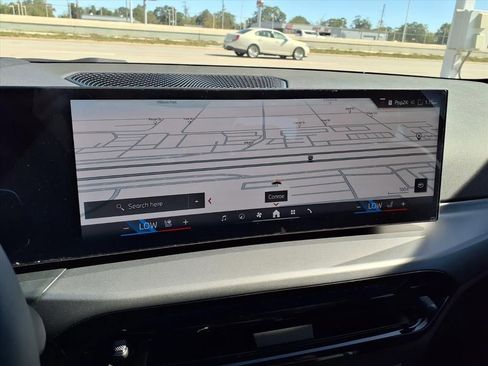 Used 2025 BMW 230i Coupe w/ Premium Package image 4