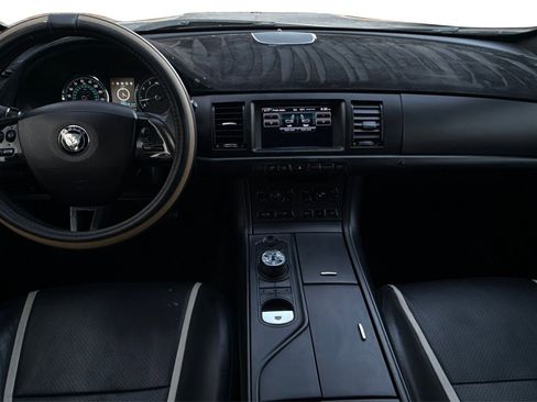 Used 2014 Jaguar XF 3.0 image 40