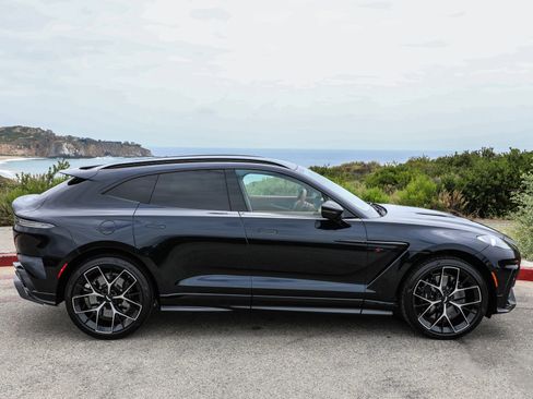 Used 2022 Aston Martin DBX AWD/4WD image 32