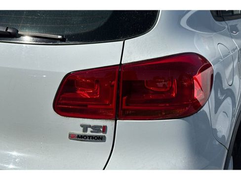 Used 2017 Volkswagen Tiguan S image 6