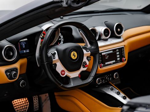 Used 2016 Ferrari California T image 49