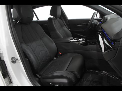 Certified 2024 BMW 530i xDrive w/ M Sport Package AWD/4WD image 15