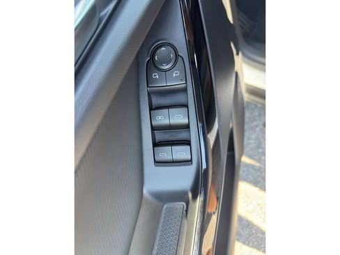 New 2026 Chevrolet Equinox LT w/ Convenience Package II FWD image 7