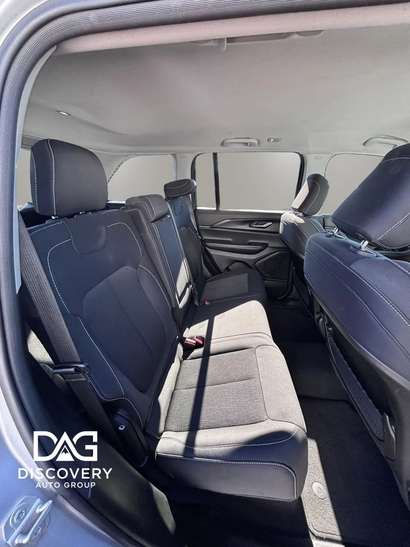 Used 2024 Jeep Grand Cherokee Laredo AWD/4WD image 27