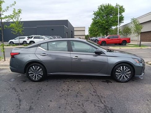 Certified 2025 Nissan Altima 2.5 SV FWD image 4