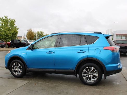 Used 2017 Toyota RAV4 XLE image 4