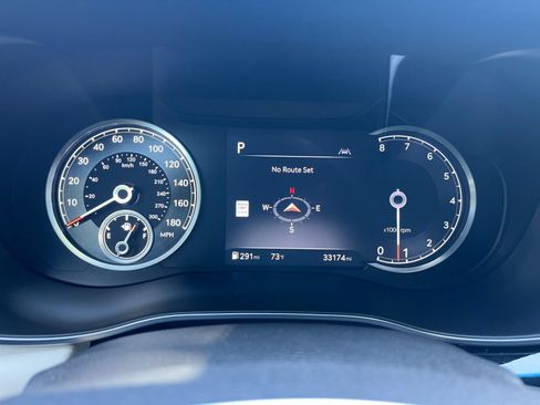Used 2025 Genesis G70 2.5T AWD/4WD image 42