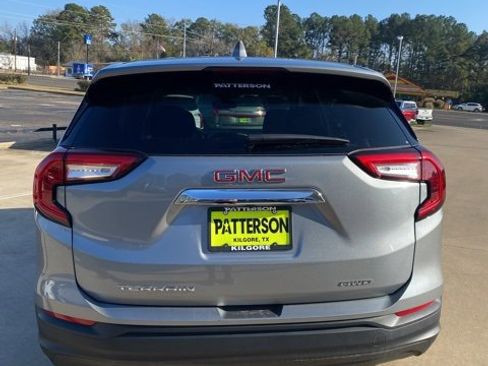 Used 2024 GMC Terrain SLE image 5