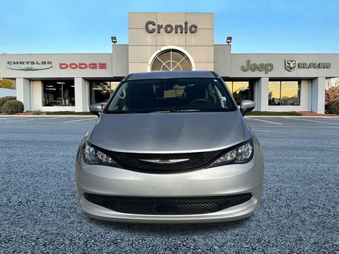 Used 2023 Chrysler Voyager LX image 8