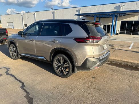 Used 2022 Nissan Rogue SL w/ SL Premium Package FWD image 4