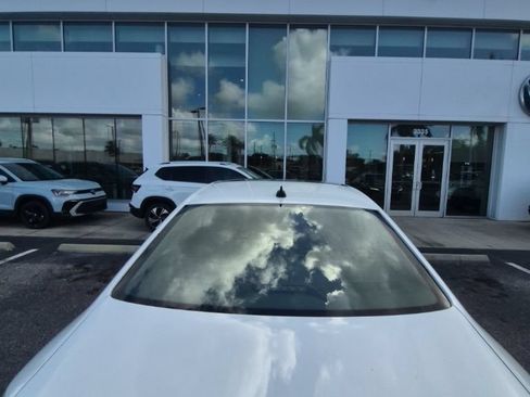 Used 2023 Volkswagen Jetta SEL FWD image 4
