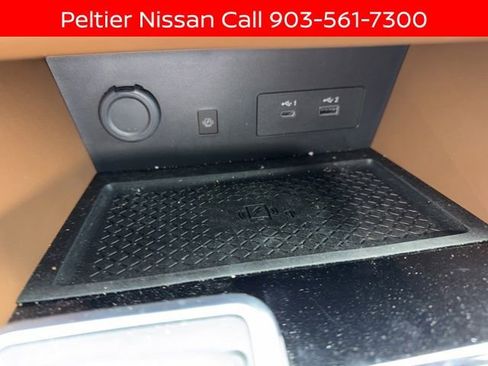 Certified 2025 Nissan Pathfinder Platinum FWD image 17