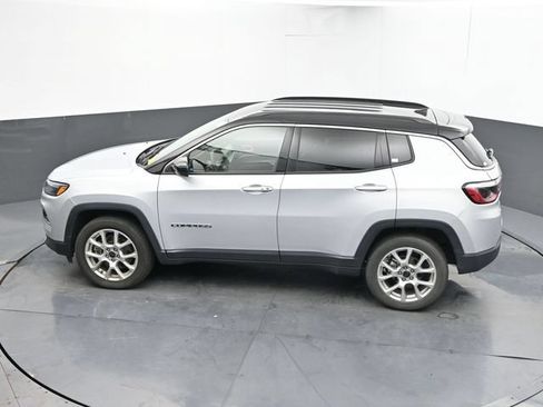 Used 2025 Jeep Compass Limited AWD/4WD image 42