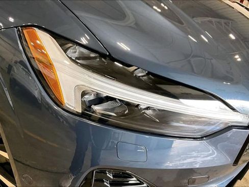 Certified 2024 Volvo XC60 B5 Plus w/ Protection Package Premier AWD/4WD image 32