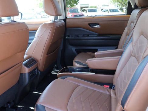 Used 2022 Nissan Pathfinder Platinum w/ Cargo Package AWD/4WD image 18