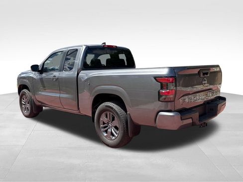 Used 2025 Nissan Frontier SV AWD/4WD image 6