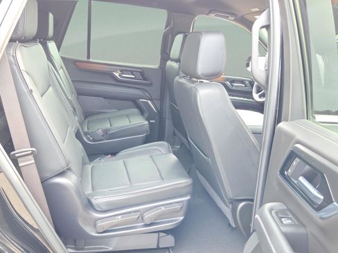 Used 2025 GMC Yukon Denali AWD/4WD image 14