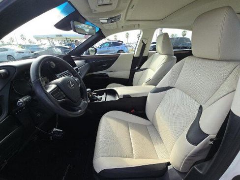 Used 2024 Lexus ES 350 w/ Premium Package image 6