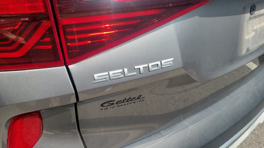 Used 2023 Kia Seltos S w/ Navigation Package FWD image 10