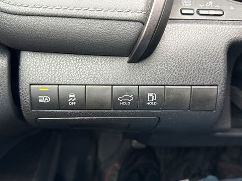 Used 2021 Toyota Camry LE image 29