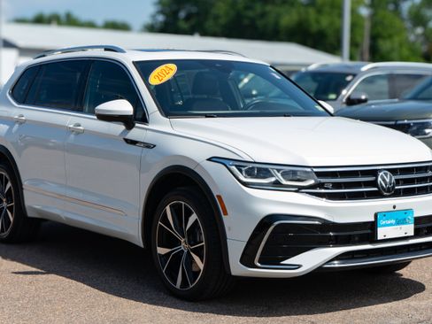 Certified 2024 Volkswagen Tiguan SEL R-Line AWD/4WD image 8