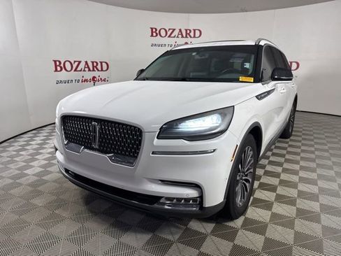 Used 2020 Lincoln Aviator Reserve w/ Equipment Group 201A image 4