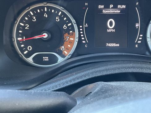 Used 2017 Jeep Renegade Latitude w/ Cold Weather Group image 24