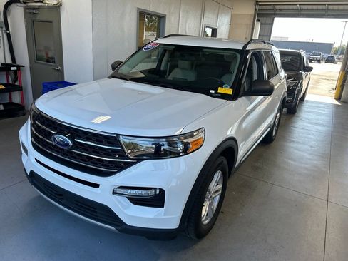 Used 2023 Ford Explorer XLT w/ Equipment Group 202A AWD/4WD image 2