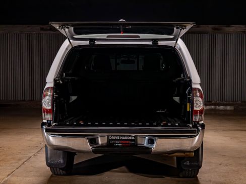 Used 2011 Toyota Tacoma 4x4 Access Cab w/ SR5 Pkg #2 image 8